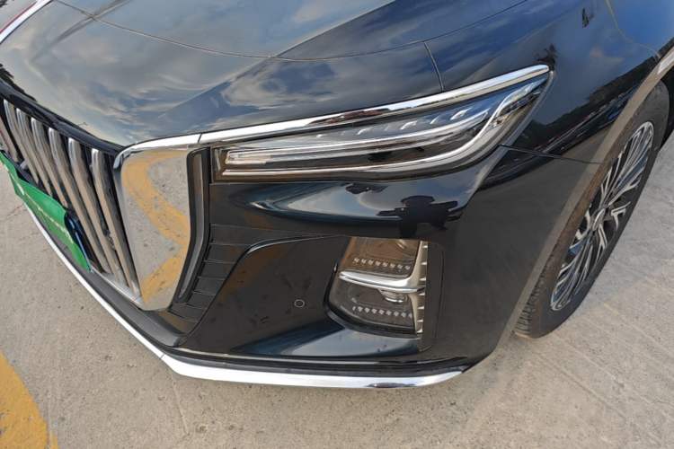 Used Hongqi H5 2025 2.0T Automatic Flag Edition – 500 000 Units Commemorative Version Left Front Headlight
