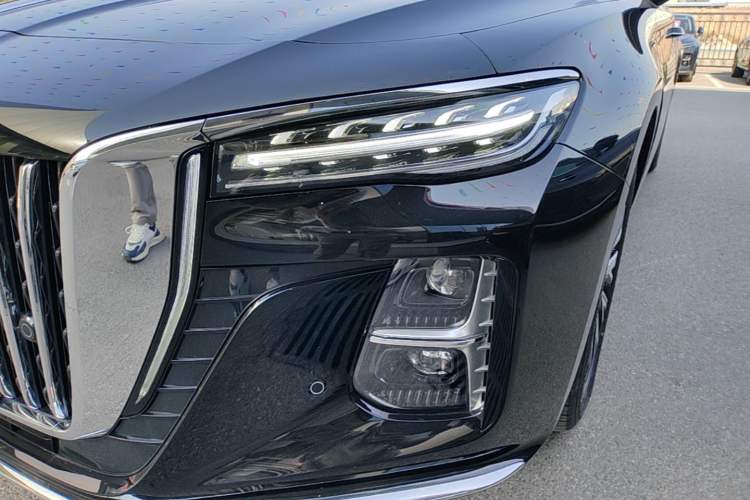 Used Hongqi H5 2025 2.0T Automatic Flag Edition – 500 000 Units Commemorative Version Left Front Headlight