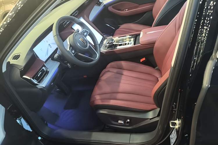Used Hongqi H5 2025 2.0T Automatic Flag Edition – 500 000 Units Commemorative Version Left Front Seat