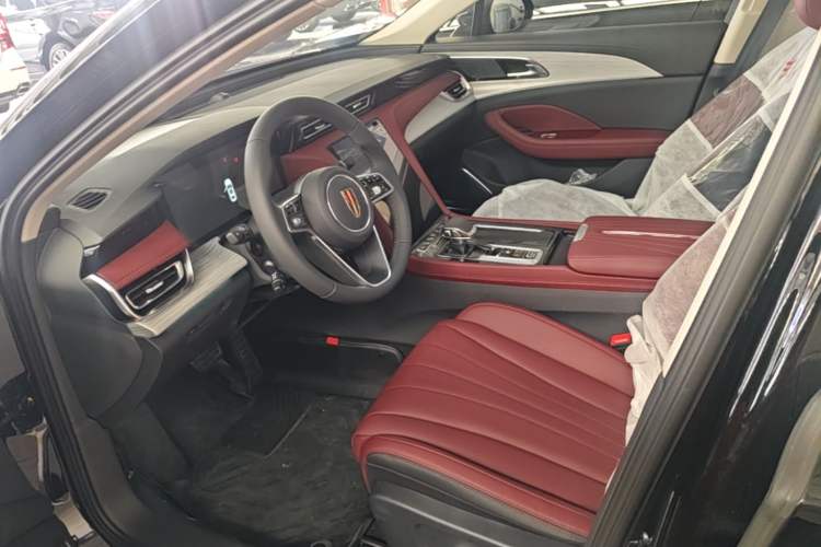 Used Hongqi H5 2025 2.0T Automatic Flag Edition – 500 000 Units Commemorative Version Left Front Seat