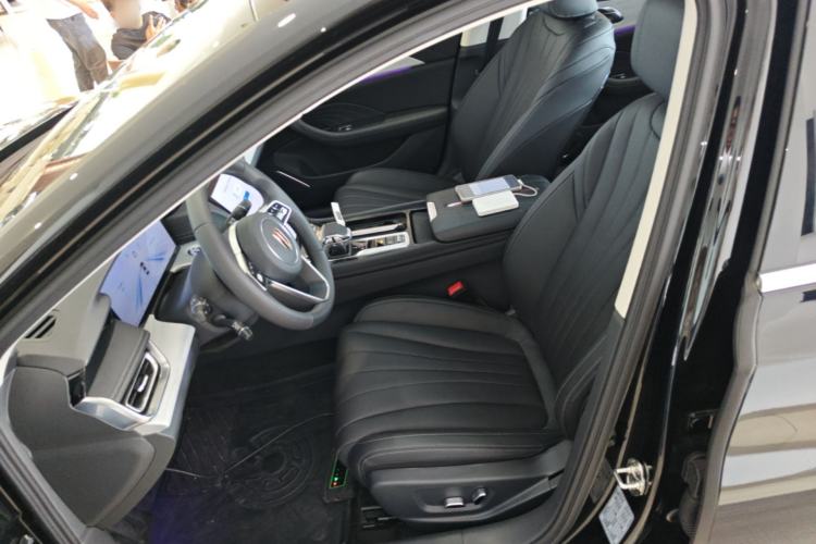 Used Hongqi H5 2025 2.0T Automatic Flag Edition – 500 000 Units Commemorative Version Left Front Seat