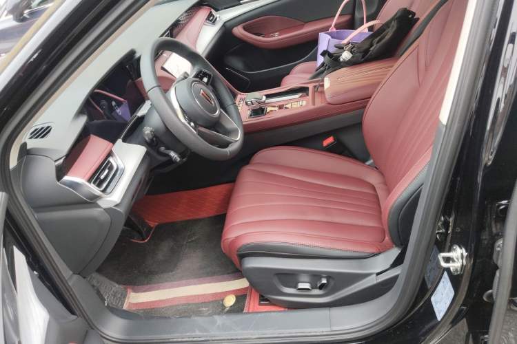 Used Hongqi H5 2025 2.0T Automatic Flag Edition – 500 000 Units Commemorative Version Left Front Seat