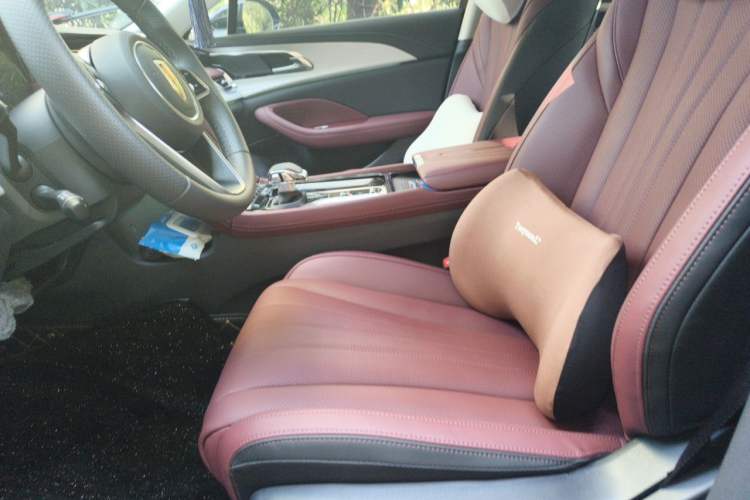 Used Hongqi H5 2025 2.0T Automatic Flag Edition – 500 000 Units Commemorative Version Left Front Seat