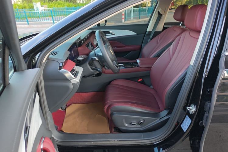 Used Hongqi H5 2025 2.0T Automatic Flag Edition – 500 000 Units Commemorative Version Left Front Seat
