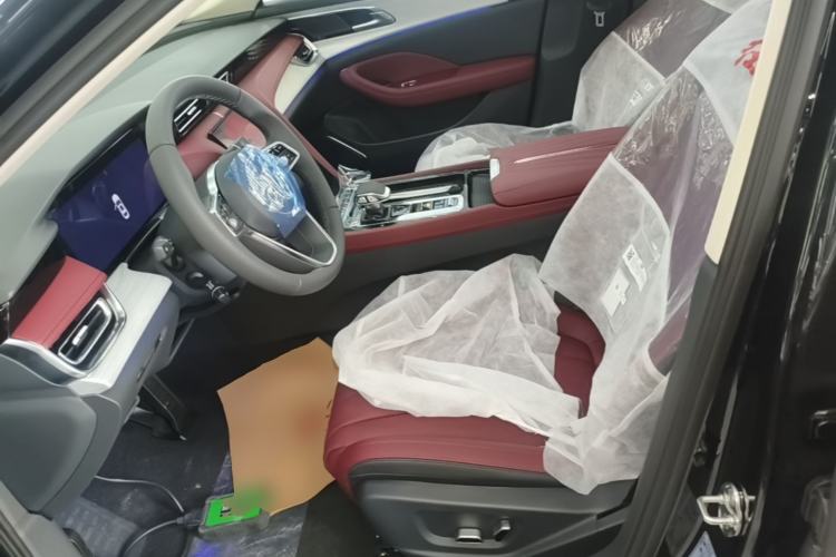 Used Hongqi H5 2025 2.0T Automatic Flag Edition – 500 000 Units Commemorative Version Left Front Seat