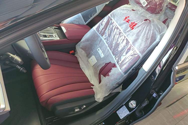 Used Hongqi H5 2025 2.0T Automatic Flag Edition – 500 000 Units Commemorative Version Left Front Seat