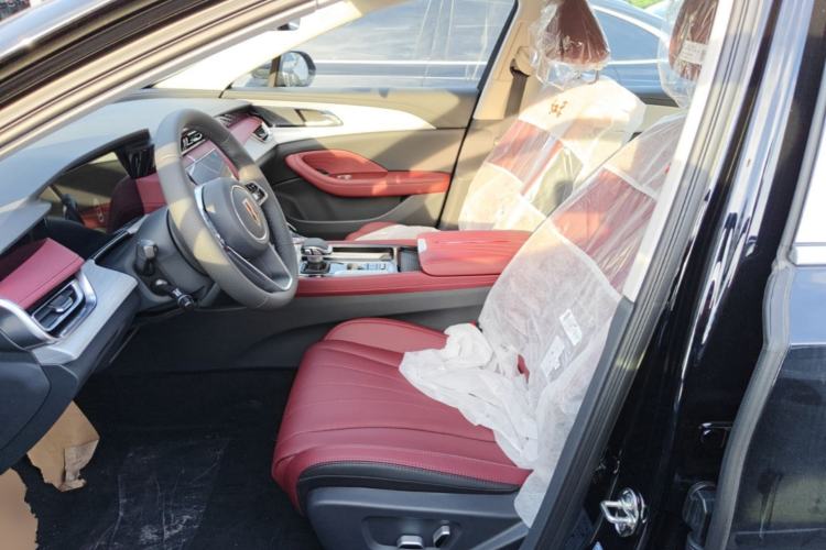 Used Hongqi H5 2025 2.0T Automatic Flag Edition – 500 000 Units Commemorative Version Left Front Seat