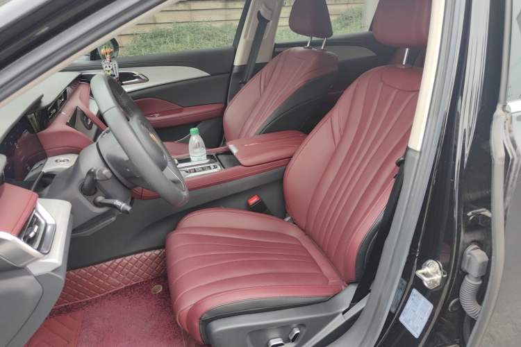 Used Hongqi H5 2025 2.0T Automatic Flag Edition – 500 000 Units Commemorative Version Left Front Seat