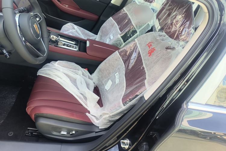 Used Hongqi H5 2025 2.0T Automatic Flag Edition – 500 000 Units Commemorative Version Left Front Seat