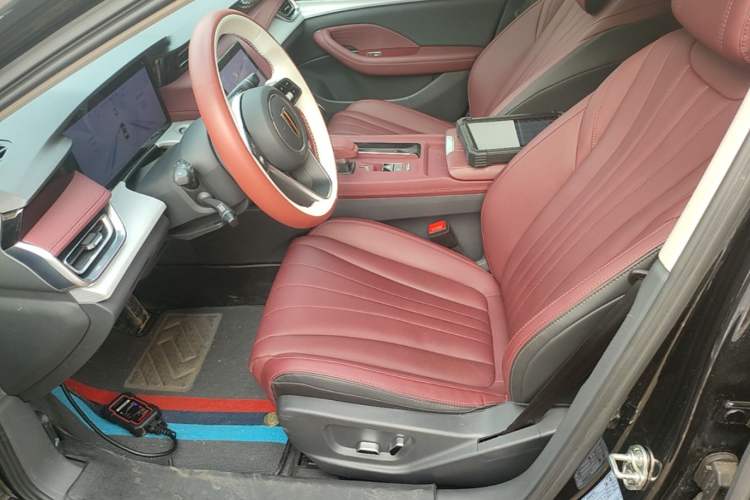 Used Hongqi H5 2025 2.0T Automatic Flag Edition – 500 000 Units Commemorative Version Left Front Seat
