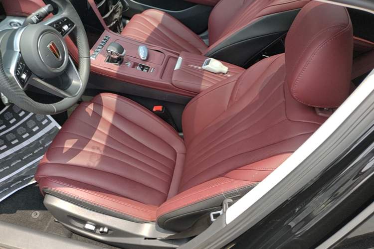 Used Hongqi H5 2025 2.0T Automatic Flag Edition – 500 000 Units Commemorative Version Left Front Seat