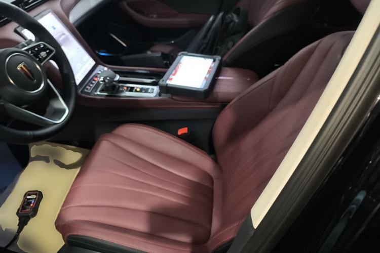 Used Hongqi H5 2025 2.0T Automatic Flag Edition – 500 000 Units Commemorative Version Left Front Seat