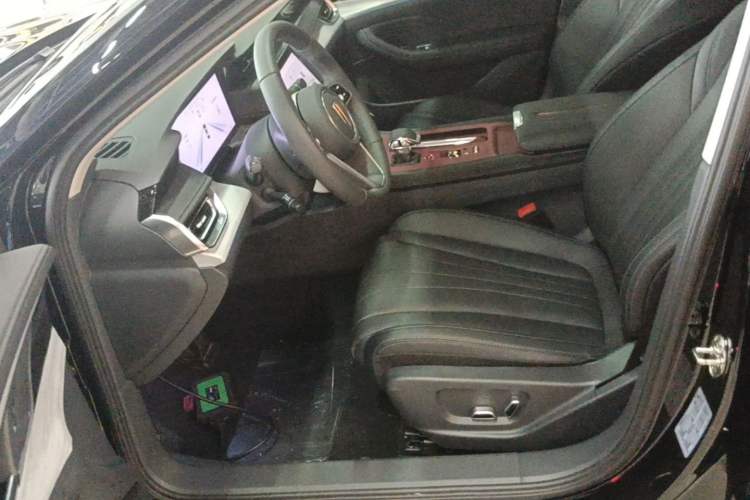 Used Hongqi H5 2025 2.0T Automatic Flag Edition – 500 000 Units Commemorative Version Left Front Seat