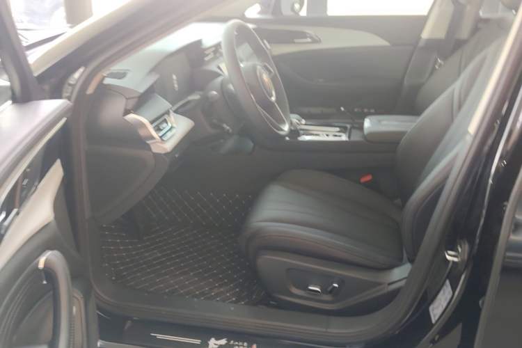 Used Hongqi H5 2025 1.5T DCT Qiyun 500 000th Unit Commemorative Edition Left Front Seat