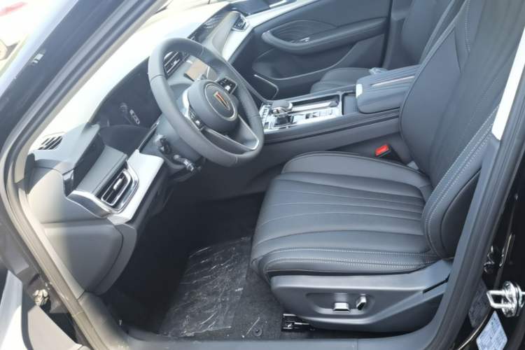 Used Hongqi H5 2025 2.0T Automatic Flag Edition – 500 000 Units Commemorative Version Left Front Seat