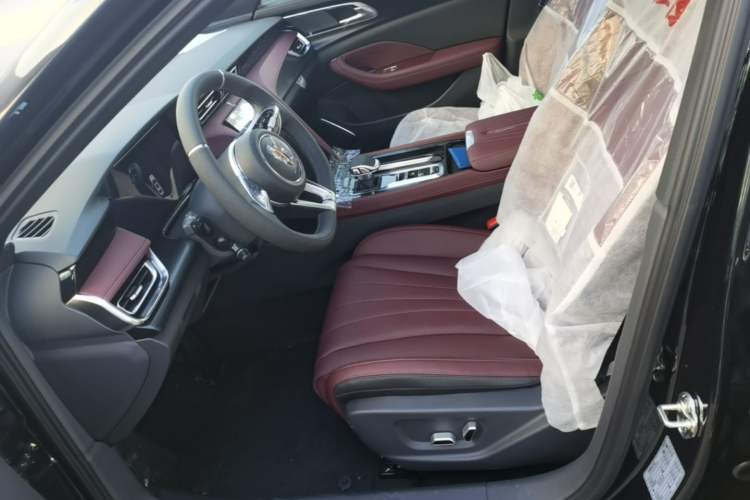 Used Hongqi H5 2025 Model 2.0T Automatic Xuan Ying 2 Million Units Commemorative Edition Left Front Seat