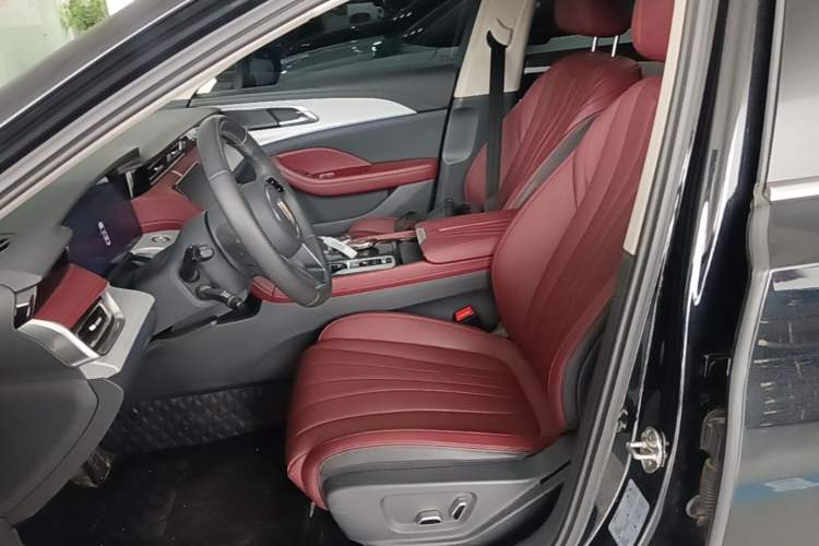 Used Hongqi H5 2025 2.0T Automatic Flag Edition – 500 000 Units Commemorative Version Left Front Seat