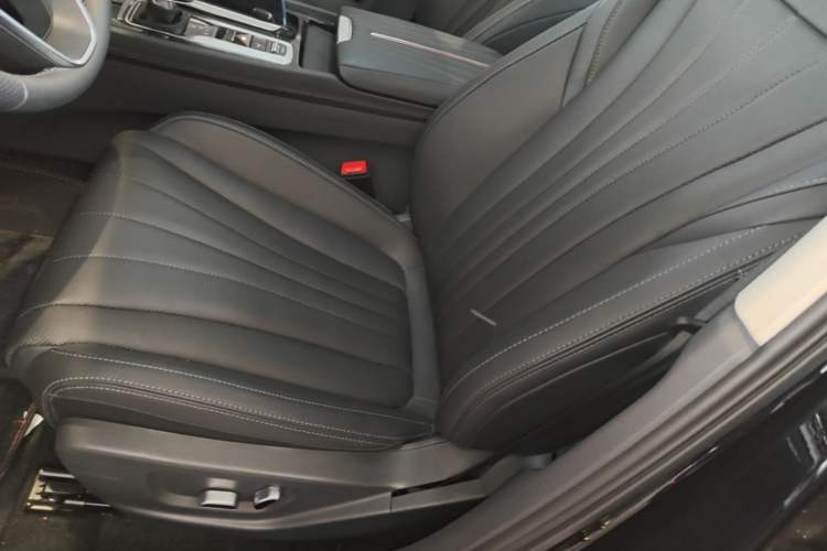 Used Hongqi H5 2025 2.0T Automatic Flagship 500 000th Unit Anniversary Edition Left Front Seat