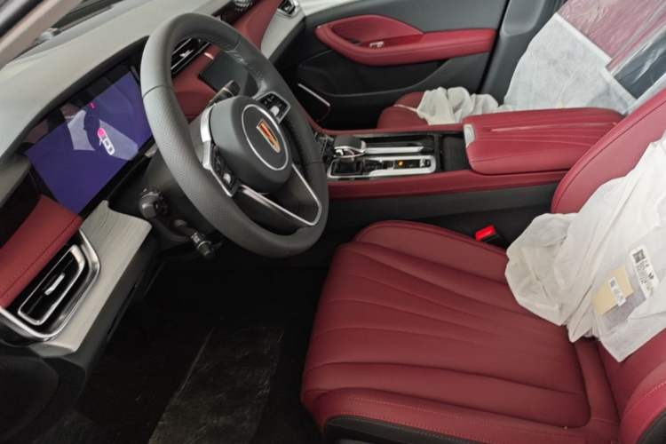 Used Hongqi H5 2025 2.0T Automatic Flag Edition – 500 000 Units Commemorative Version Left Front Seat