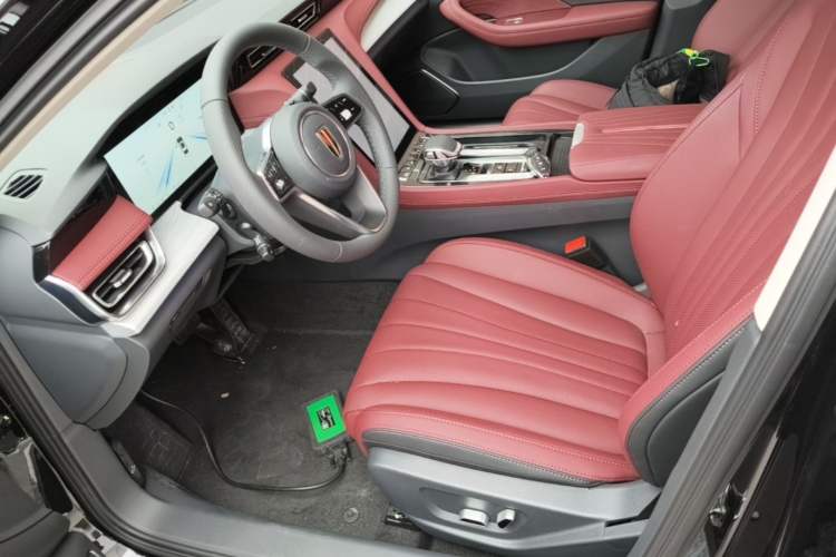 Used Hongqi H5 2025 2.0T Automatic Flag Edition – 500 000 Units Commemorative Version Left Front Seat