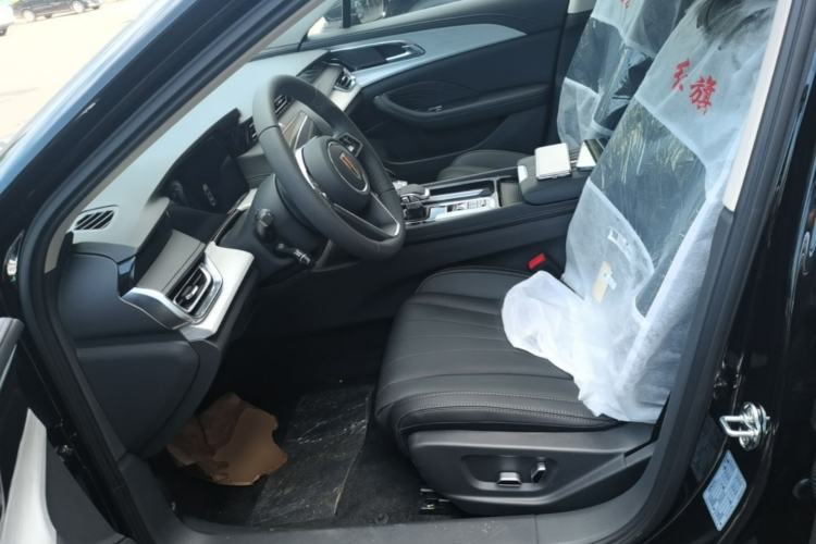 Used Hongqi H5 2025 2.0T Automatic Flag Edition – 500 000 Units Commemorative Version Left Front Seat