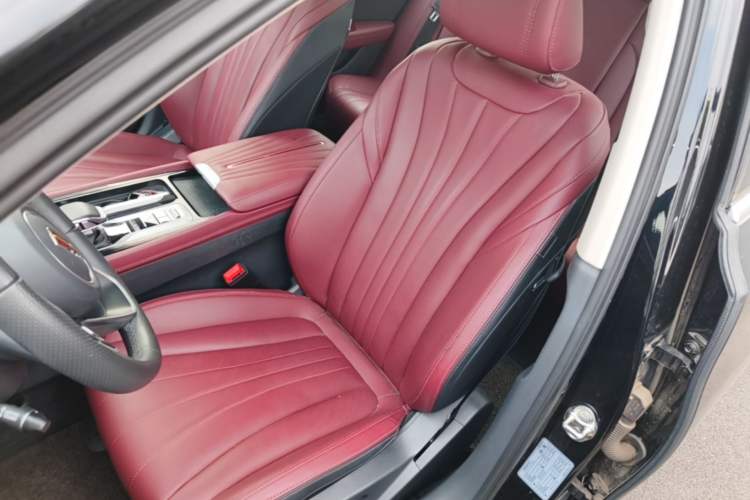 Used Hongqi H5 2025 2.0T Automatic Flag Edition – 500 000 Units Commemorative Version Left Front Seat
