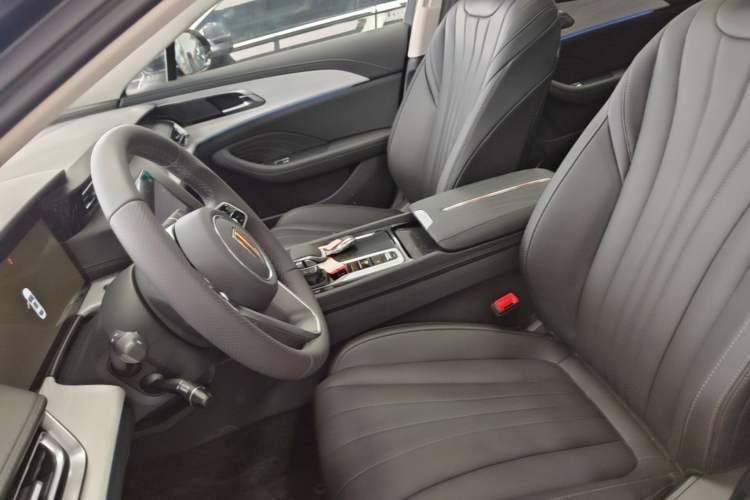 Used Hongqi H5 2025 2.0T Automatic Flag Edition – 500 000 Units Commemorative Version Left Front Seat