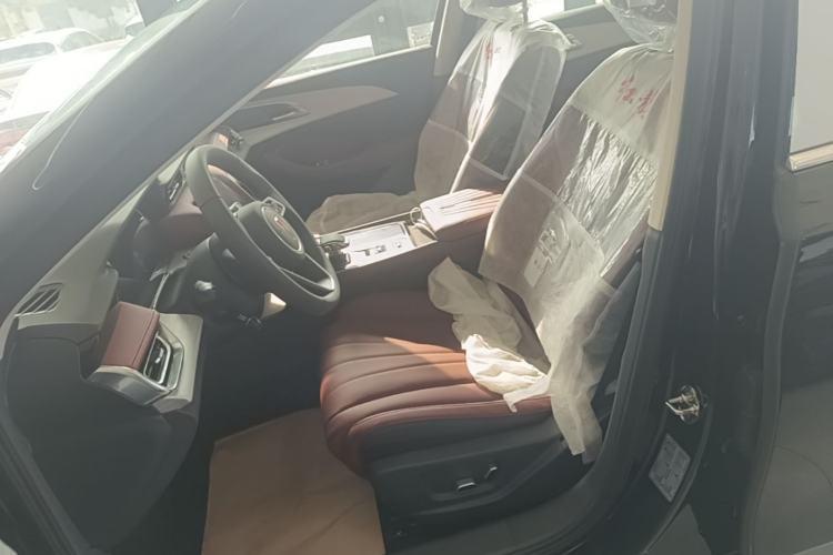 Used Hongqi H5 2025 2.0T Automatic Flag Edition – 500 000 Units Commemorative Version Left Front Seat