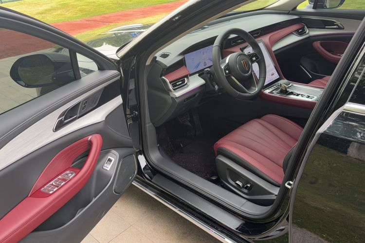 Used Hongqi H5 2025 2.0T Automatic Flag Edition – 500 000 Units Commemorative Version Left Front Seat