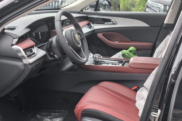 Used Hongqi H5 2025 2.0T Automatic Flag Edition – 500 000 Units Commemorative Version Left Front Seat