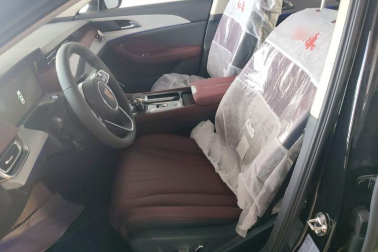 Used Hongqi H5 2025 2.0T Automatic Flag Edition – 500 000 Units Commemorative Version Left Front Seat