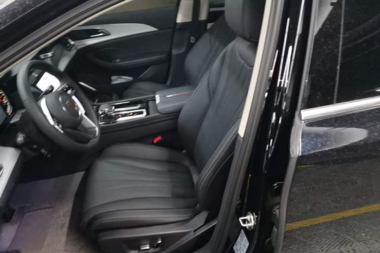 Used Hongqi H5 2025 1.5T DCT Qiyun 500 000th Unit Commemorative Edition Left Front Seat