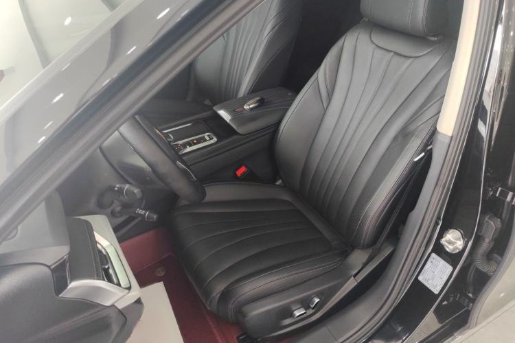 Used Hongqi H5 2025 2.0T Automatic Flag Edition – 500 000 Units Commemorative Version Left Front Seat