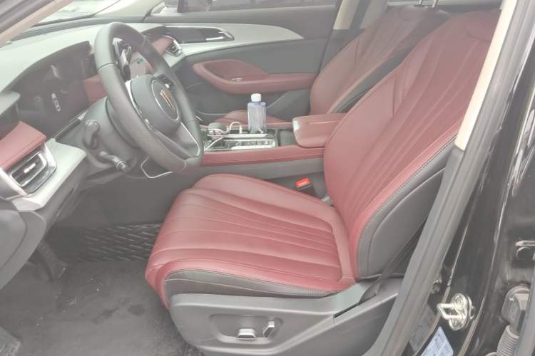 Used Hongqi H5 2025 2.0T Automatic Flag Edition – 500 000 Units Commemorative Version Left Front Seat