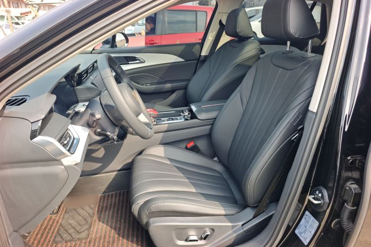 Used Hongqi H5 2025 2.0T Automatic Flag Edition – 500 000 Units Commemorative Version Left Front Seat