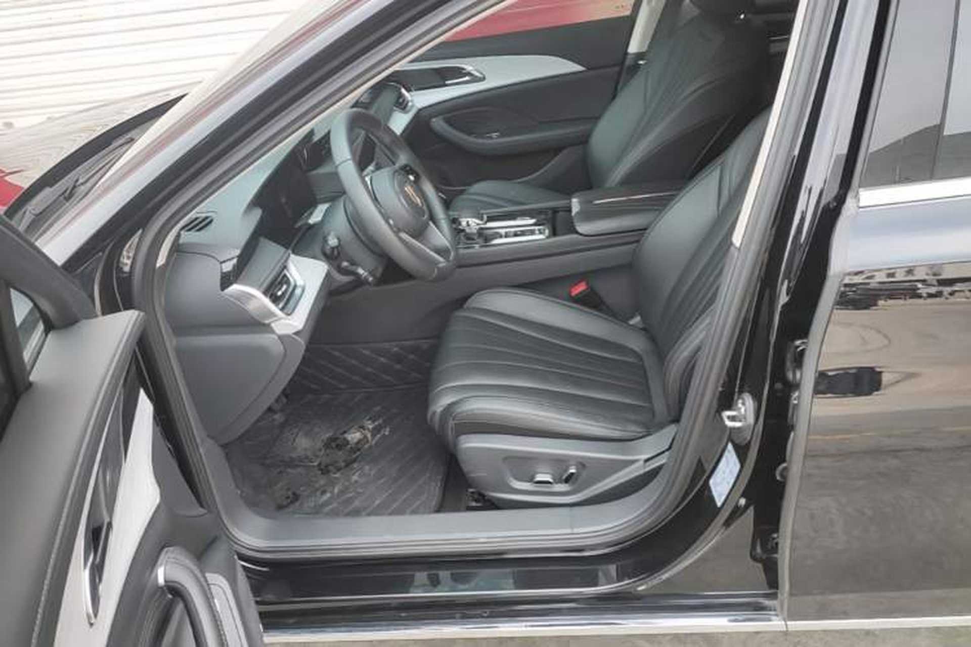 Used Hongqi H5 2025 2.0T Automatic Flag Edition – 500 000 Units Commemorative Version Left Front Seat