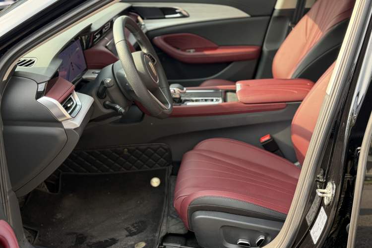Used Hongqi H5 2025 2.0T Automatic Flag Edition – 500 000 Units Commemorative Version Left Front Seat