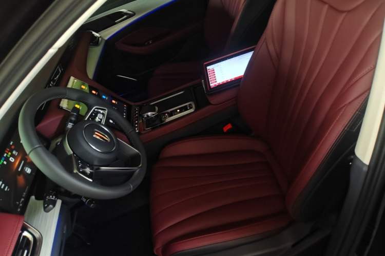 Used Hongqi H5 2025 2.0T Automatic Flag Edition – 500 000 Units Commemorative Version Left Front Seat