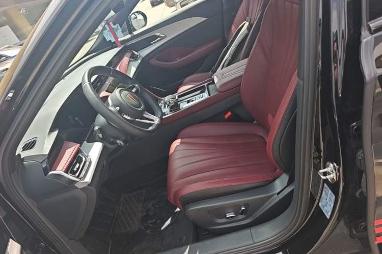 Used Hongqi H5 2025 2.0T Automatic Flag Edition – 500 000 Units Commemorative Version Left Front Seat