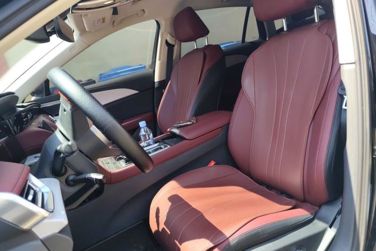 Used Hongqi H5 2025 2.0T Automatic Flag Edition – 500 000 Units Commemorative Version Left Front Seat