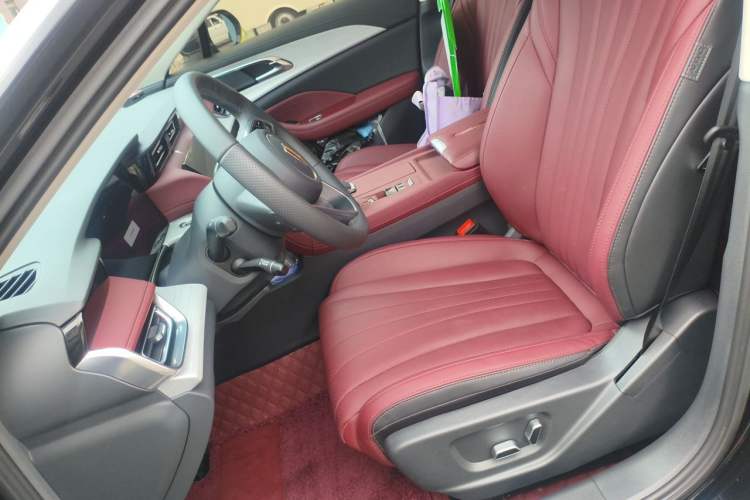Used Hongqi H5 2025 2.0T Automatic Flag Edition – 500 000 Units Commemorative Version Left Front Seat