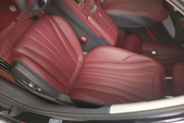 Used Hongqi H5 2025 2.0T Automatic Flag Edition – 500 000 Units Commemorative Version Left Front Seat