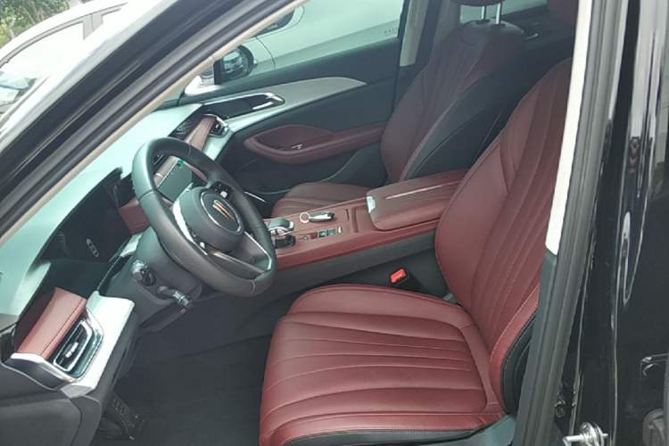 Used Hongqi H5 2025 2.0T Automatic Flag Edition – 500 000 Units Commemorative Version Left Front Seat