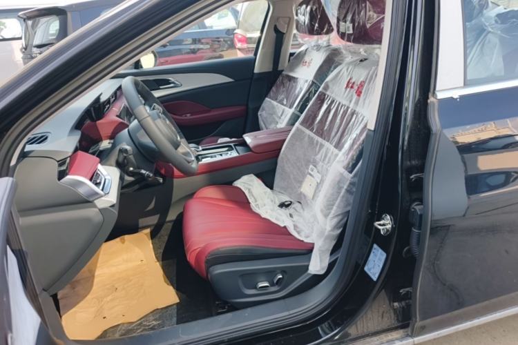 Used Hongqi H5 2025 2.0T Automatic Flag Edition – 500 000 Units Commemorative Version Left Front Seat