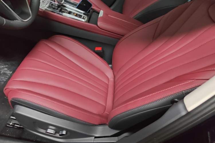 Used Hongqi H5 2025 2.0T Automatic Flagship 500 000th Unit Anniversary Edition Left Front Seat