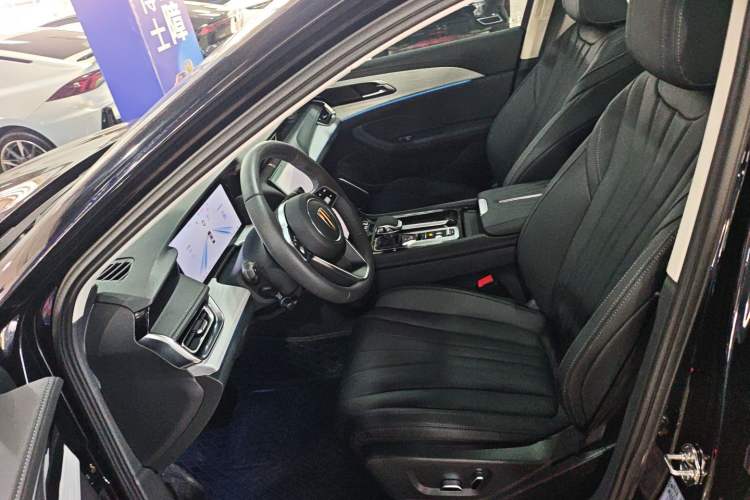 Used Hongqi H5 2025 2.0T Automatic Flag Edition – 500 000 Units Commemorative Version Left Front Seat