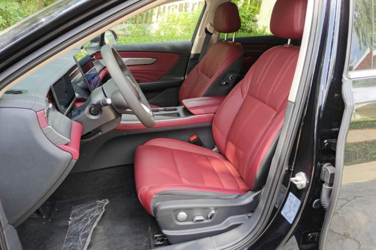 Used Hongqi H5 2025 2.0T Automatic Flag Edition – 500 000 Units Commemorative Version Left Front Seat