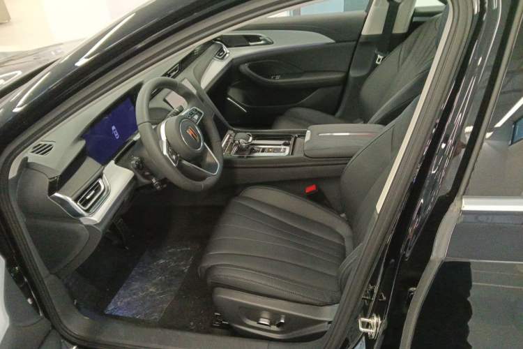 Used Hongqi H5 2025 2.0T Automatic Flag Edition – 500 000 Units Commemorative Version Left Front Seat
