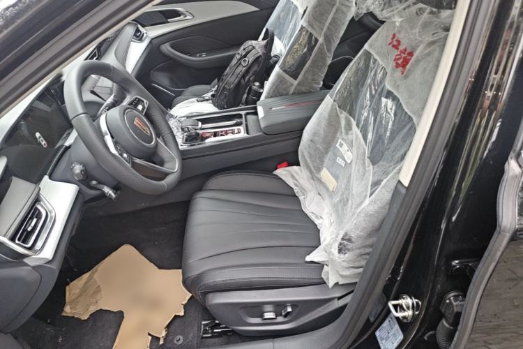 Used Hongqi H5 2025 2.0T Automatic Flag Edition – 500 000 Units Commemorative Version Left Front Seat