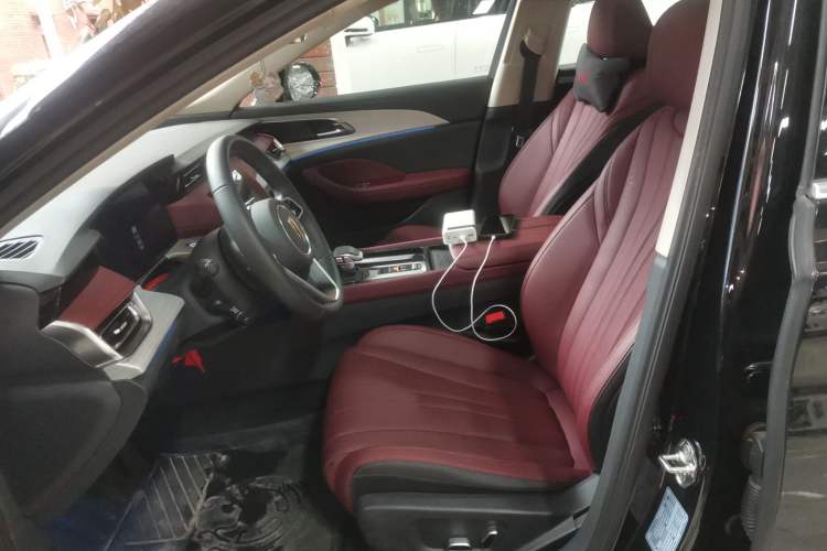 Used Hongqi H5 2025 2.0T Automatic Flag Edition – 500 000 Units Commemorative Version Left Front Seat
